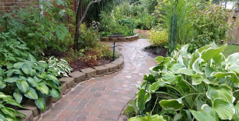 Oakland County Brick Paver Gives 3 Benefits of Using Edgings